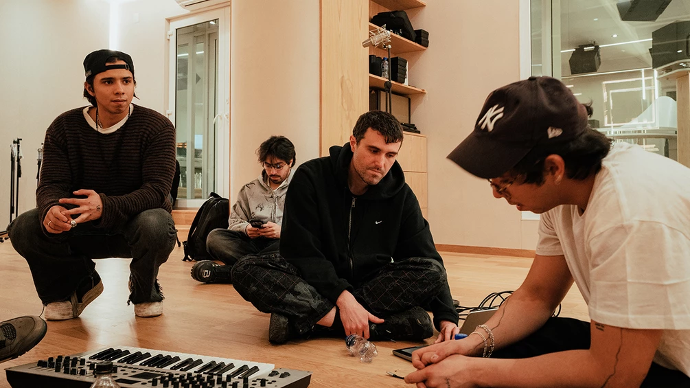 Fred again.. and Brian Eno Share Live Edit Video for "Cmon"